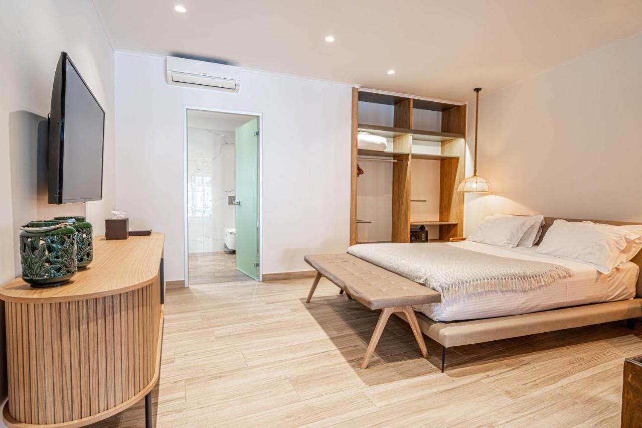 F & S Lounge Suites Parga Bagian luar foto